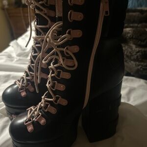 Lamoda boots like new